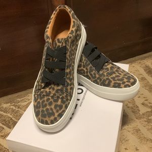 Report Rowdy Leopard Sneakers size 7.